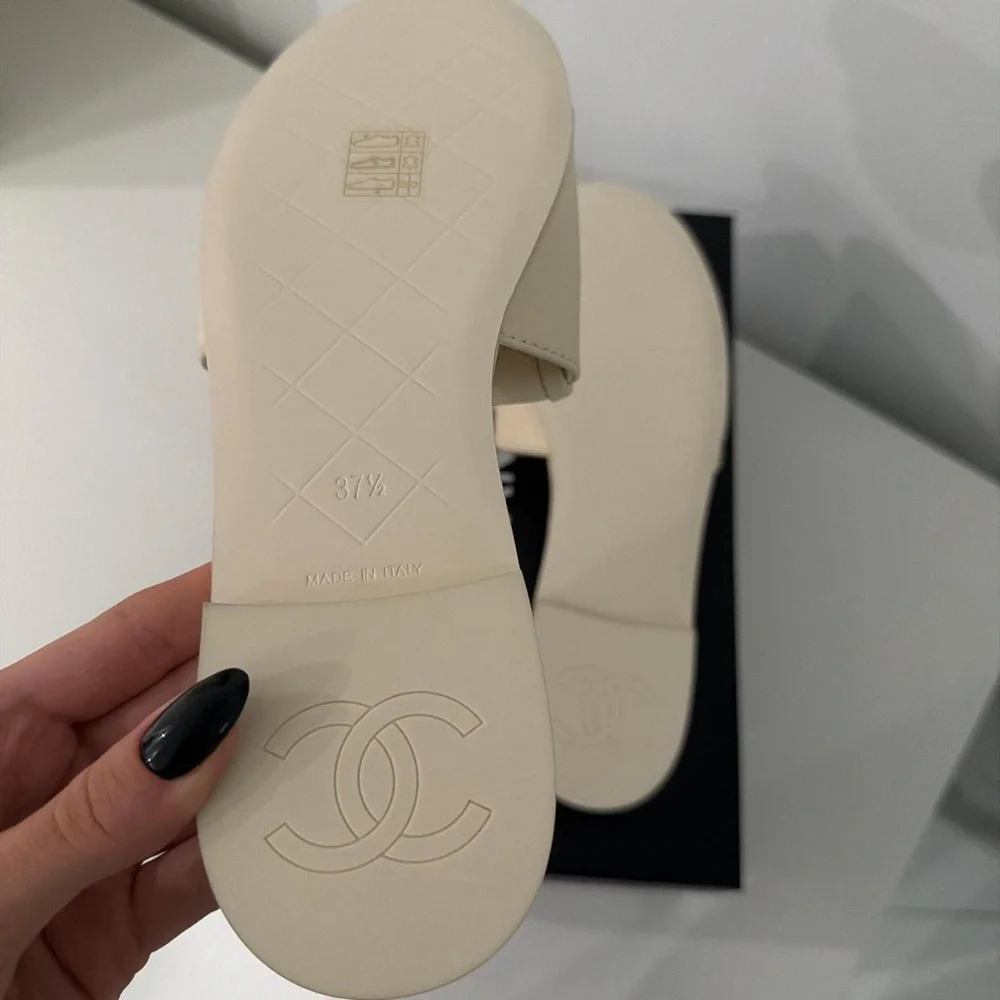 Brand New Chanel Cream Quilted Slide Sandals - Picture 6 of 6